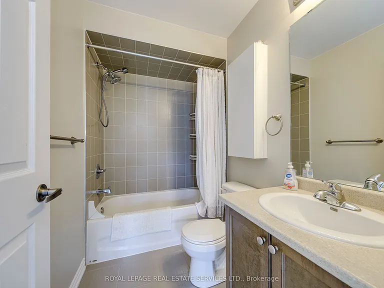 2435 Greenwich Dr #35 — Photo 31