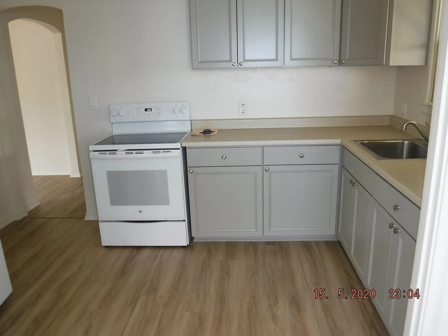 2 Bedroom House Medford — Photo 3