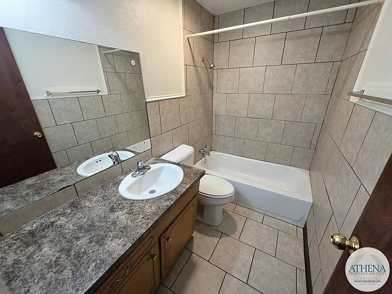 319 N Frederick St — Photo 4