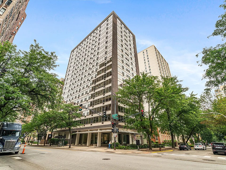 360 W Wellington Ave #18F