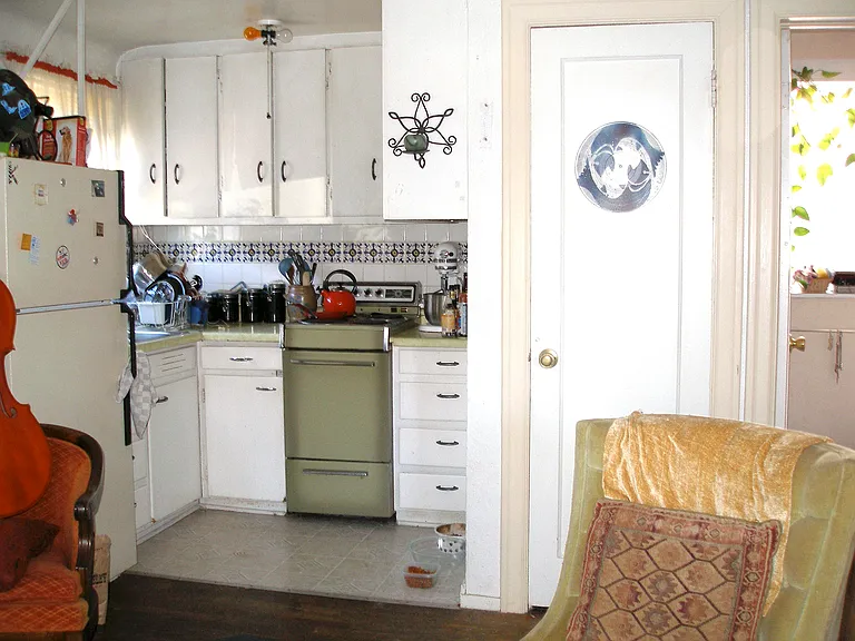 427 W 12th Aly #1 — Photo 2
