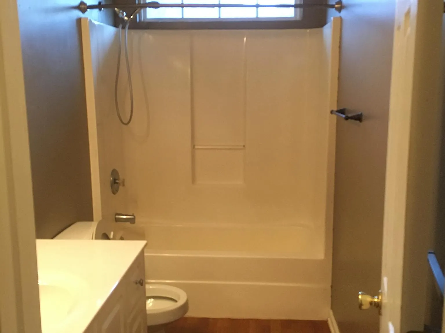 583 Bradford Ln — Photo 3