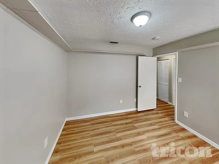 2704 Manor Hill Dr — Photo 13