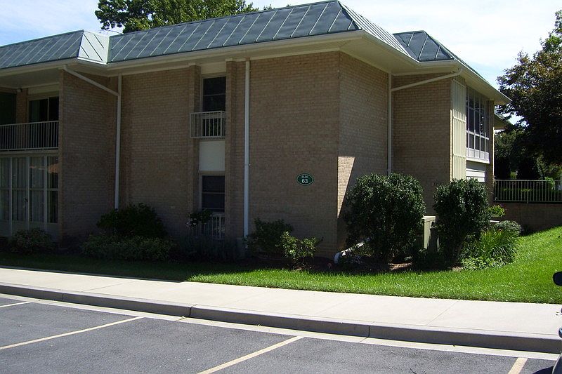 1st image of 3278 Gleneagles Dr APT 2A