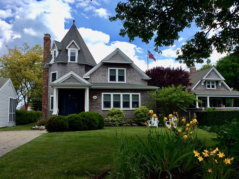 With Gorgeous Water Views!