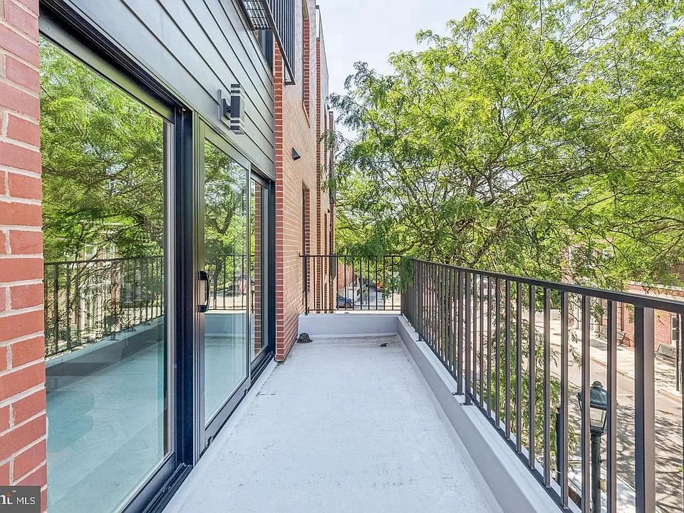 203 Haverford Ave #207
