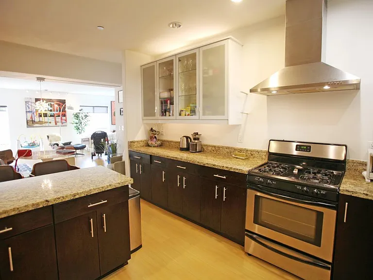 5232 Satsuma Ave #202 — Photo 6