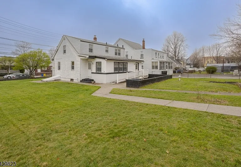1709 Lawrence St — Photo 22