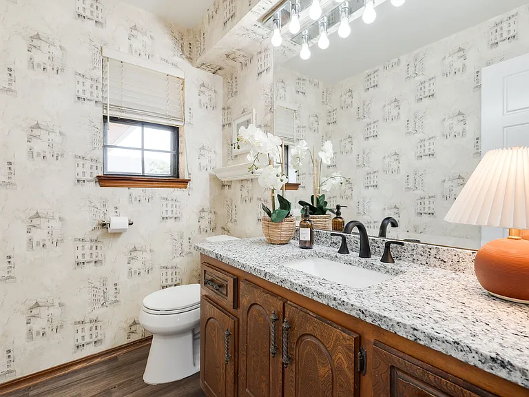 3121 Kent Dr — Photo 37