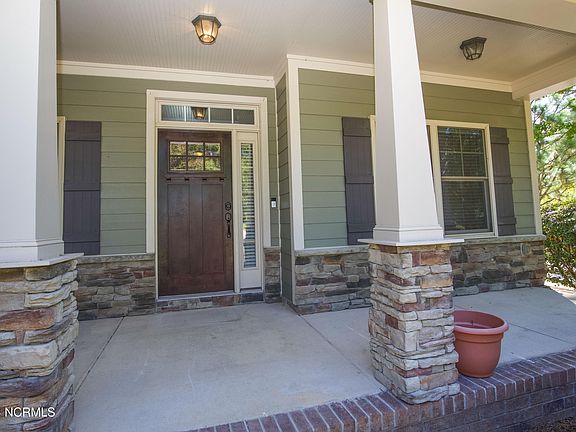 3rd image of 105 Aster Ct