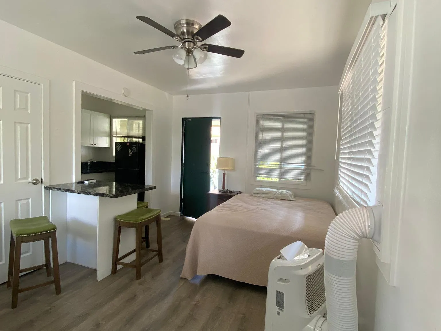 Studio, 350 sqft, $1,500 — Photo 1