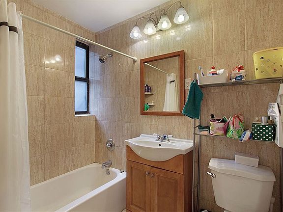 4th image of 532 Graham Ave #14