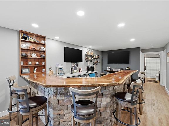4th image of 111 Decatur Cir