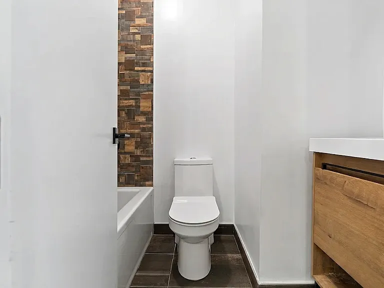 338 Hart St #2 — Photo 11