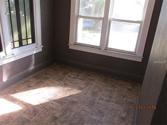 4th image of 115 Carey Pl