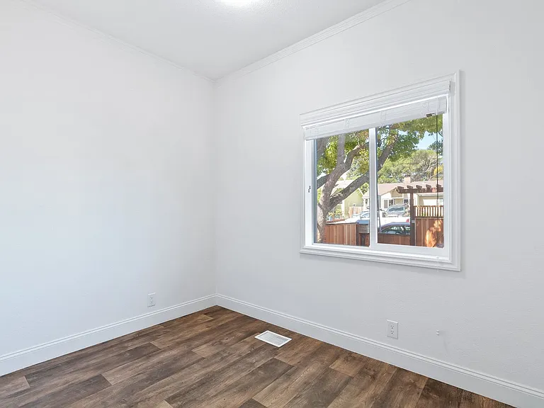 320-328 California St — Photo 11