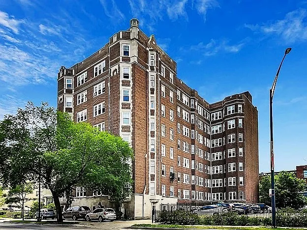 6334 N Sheridan Rd #3E photo 1
