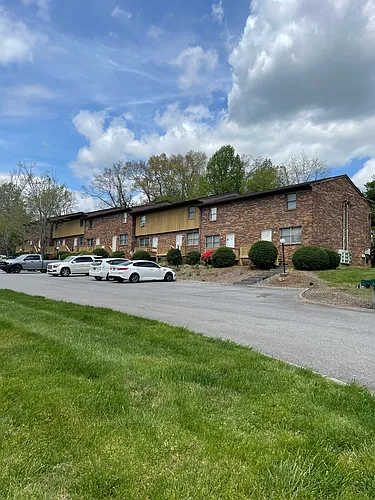 105 Mayflower Rd Photo 1
