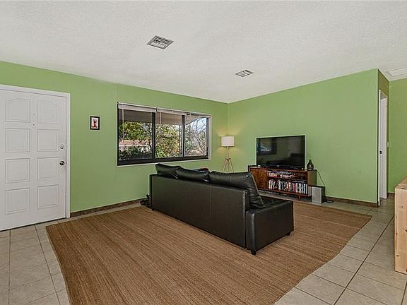 3rd image of 1213 SW 1st Ter