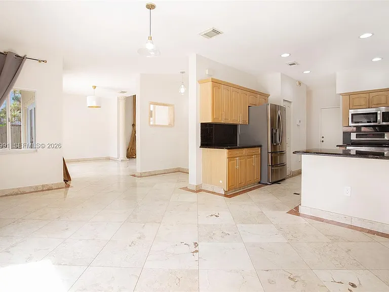 2657 SW 145th Ave — Photo 7