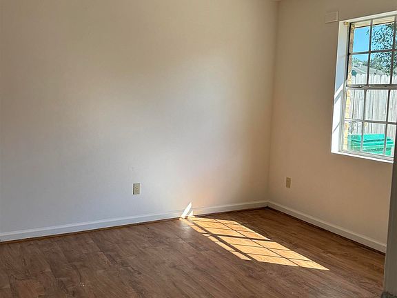 4th image of 283/287 Meadows Dr #283 & 287