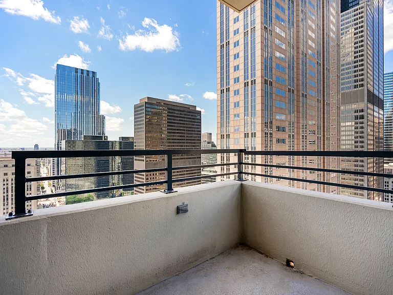 235 W Van Buren St #2915 — Photo 17