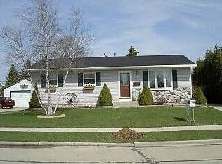 1325 S 26th St, Manitowoc, WI 54220