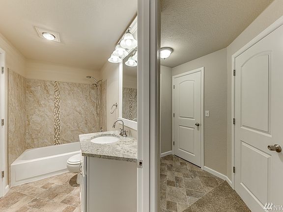 Pictures form model unit colors may very.