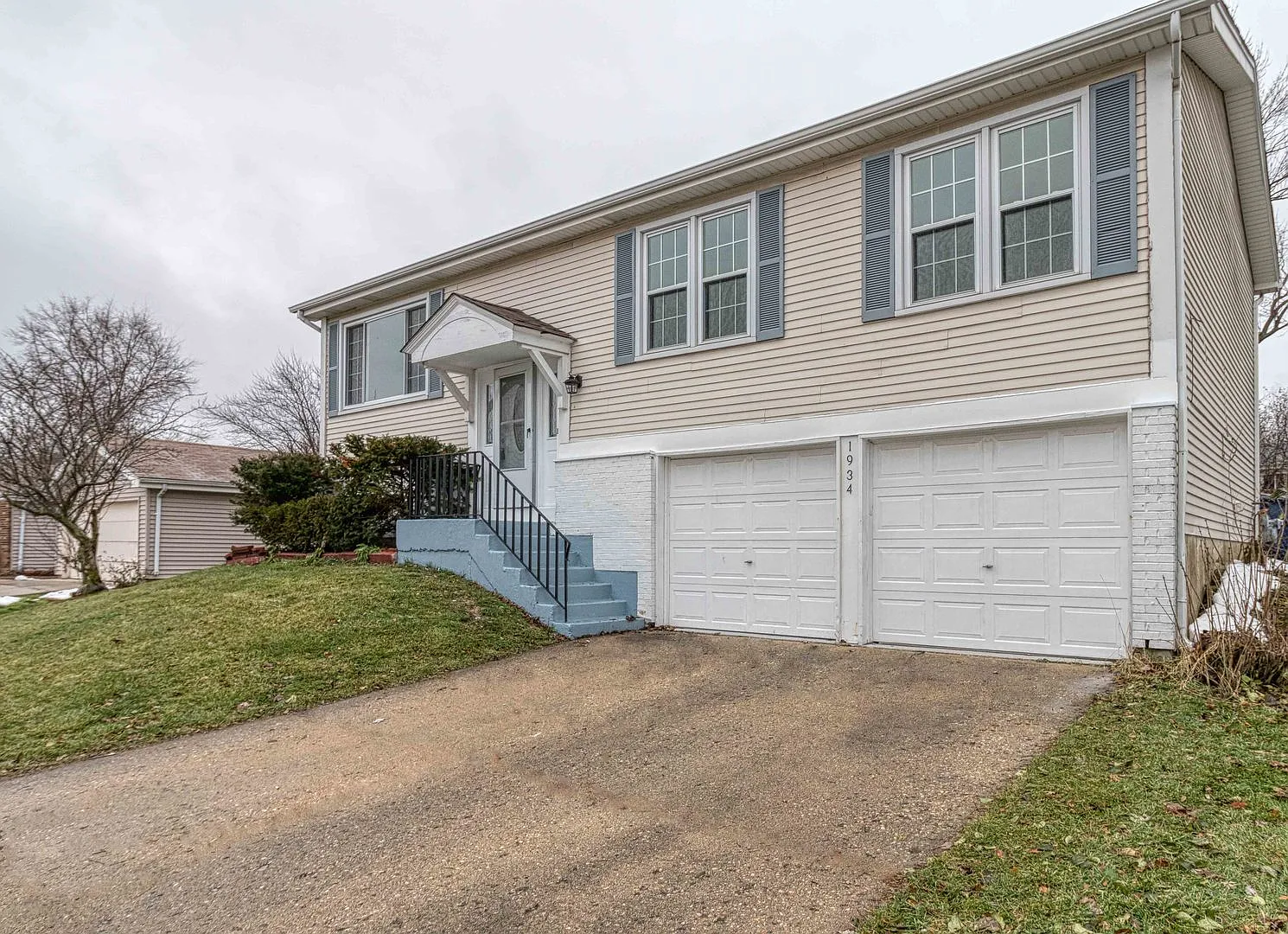 1934 Aspen Ln photo 1