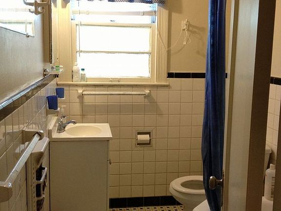 3rd image of 211 NE Boulevard APT 10