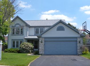414 Indian Ridge Trl, Wauconda, IL 60084