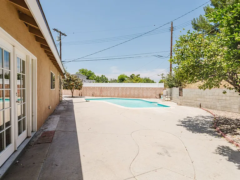9540 Debra Ave — Photo 51