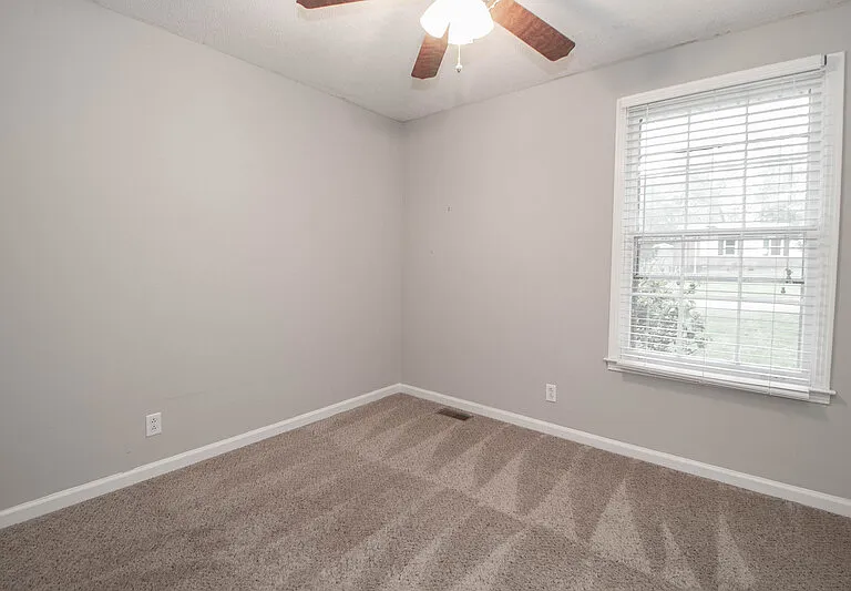 398 Louise Ln — Photo 7