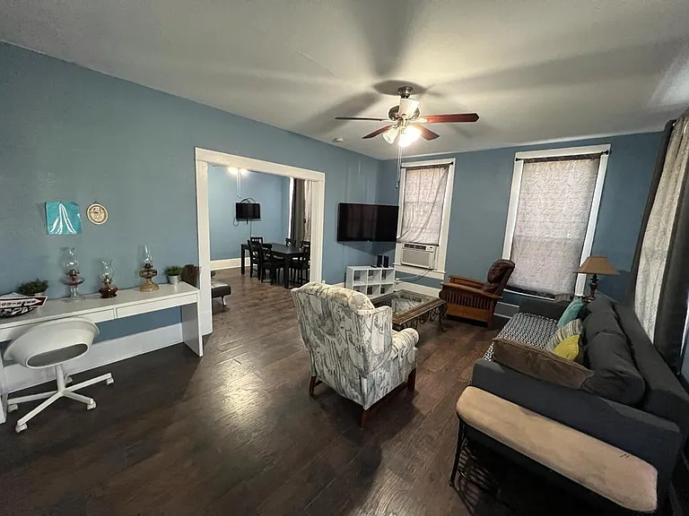 1123 S Hackberry St — Photo 7
