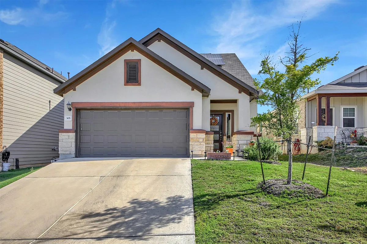 Building Photo - 305 Satsuma Dr