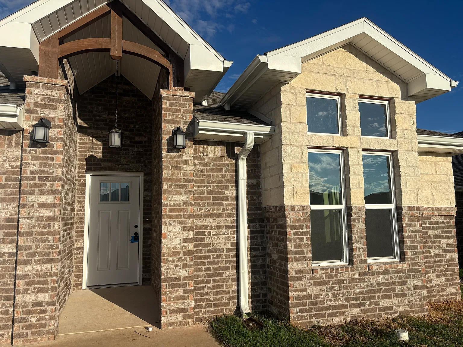 4 bed, 1950 sqft, $2,100 — Photo 4