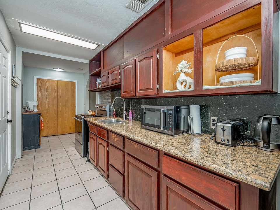 19th image of 739 N Mount Carmel Ave