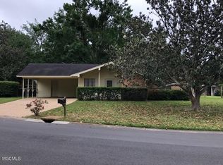 201 Colmer Cir, Ocean Springs, MS 39564