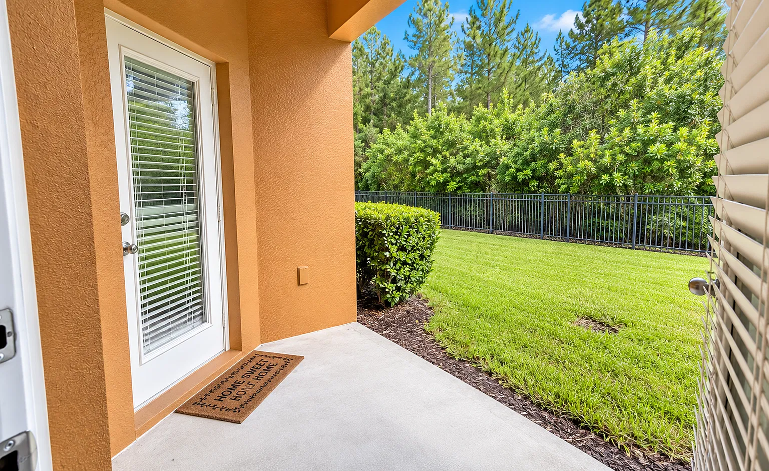 4 bed, 2.5 bath, 2251 sqft, $2,600 — Photo 2