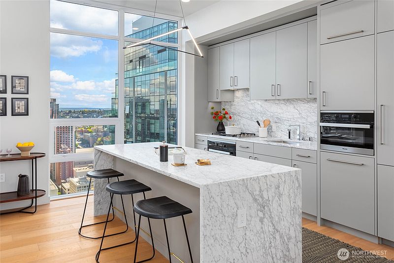 2nd image of 121 Stewart Street #3402