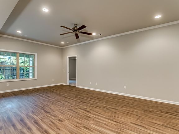 4th image of 196 Bradford Cir