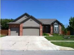 1018 N Beau Jardin Cir, Derby, KS 67037