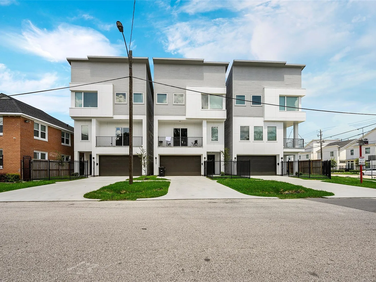 3 bed, 3.5 bath, 1972 sqft, $2,650 — Photo 1