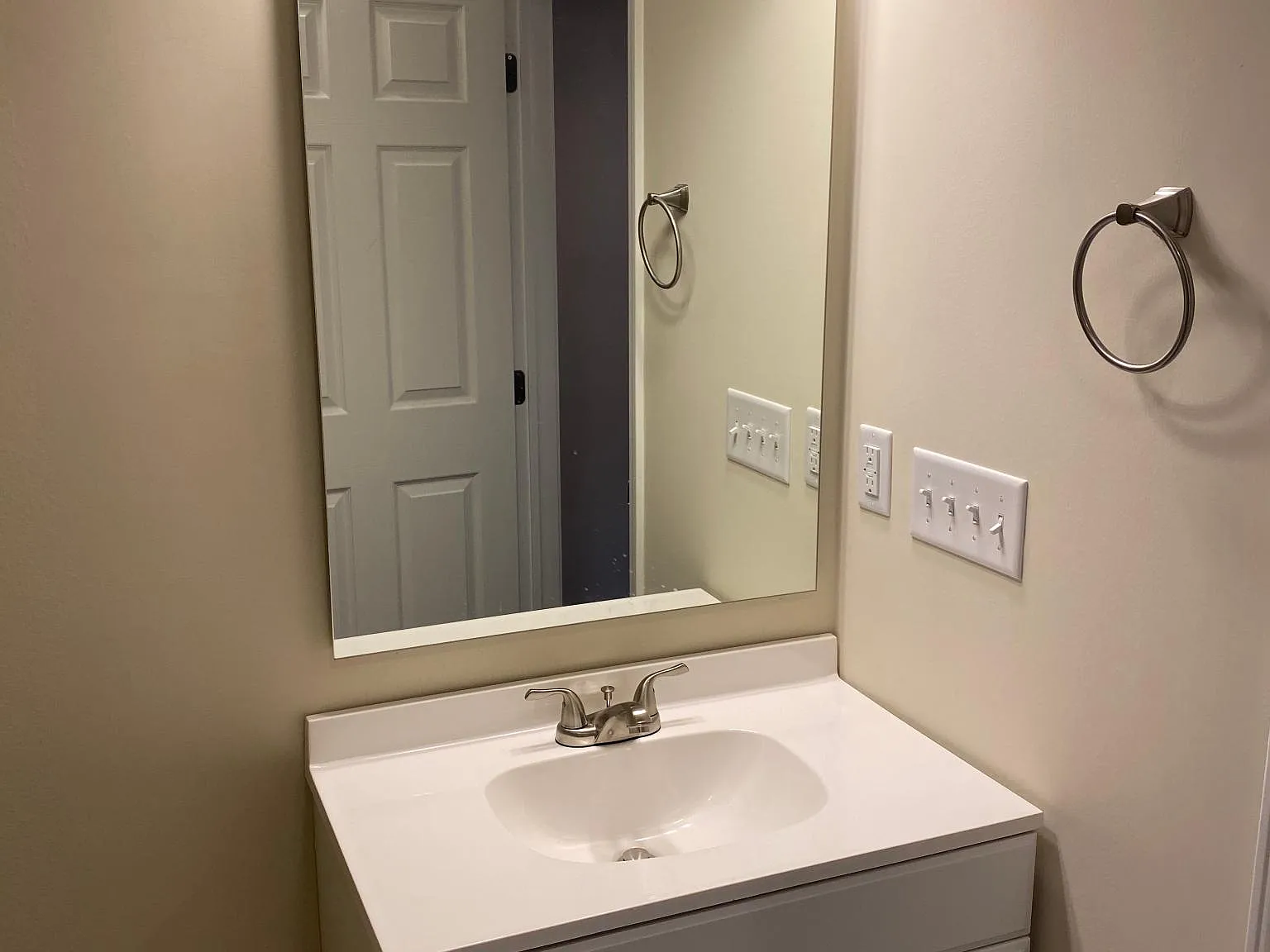 1 bed, 800 sqft, $1,090 — Photo 4