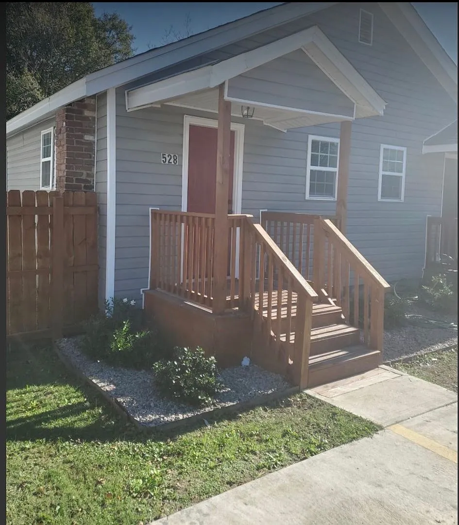 528 Manchester St — Photo 1