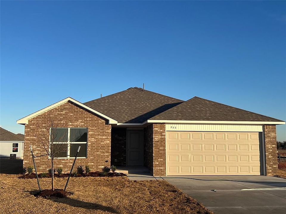 1st image of 944 S Bear Ln