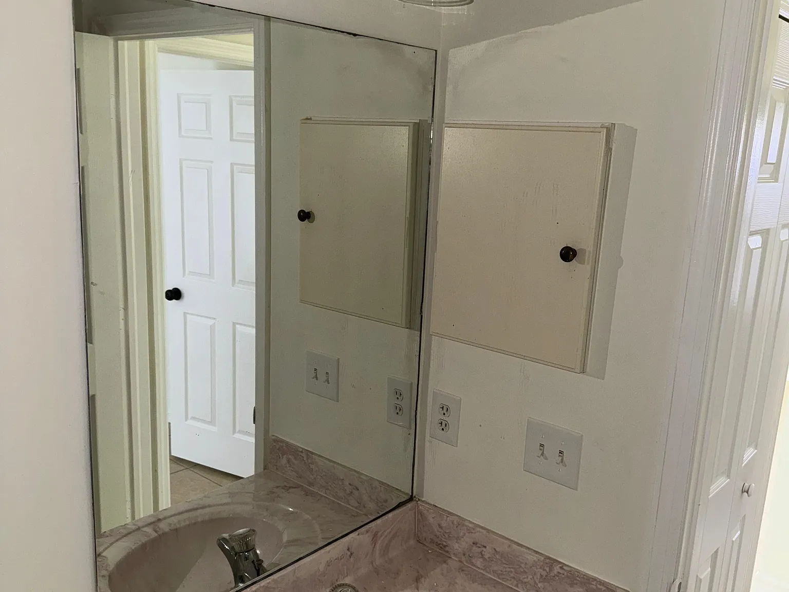 3 bed, 2.0 bath, 1107 sqft, $2,000 — Photo 4