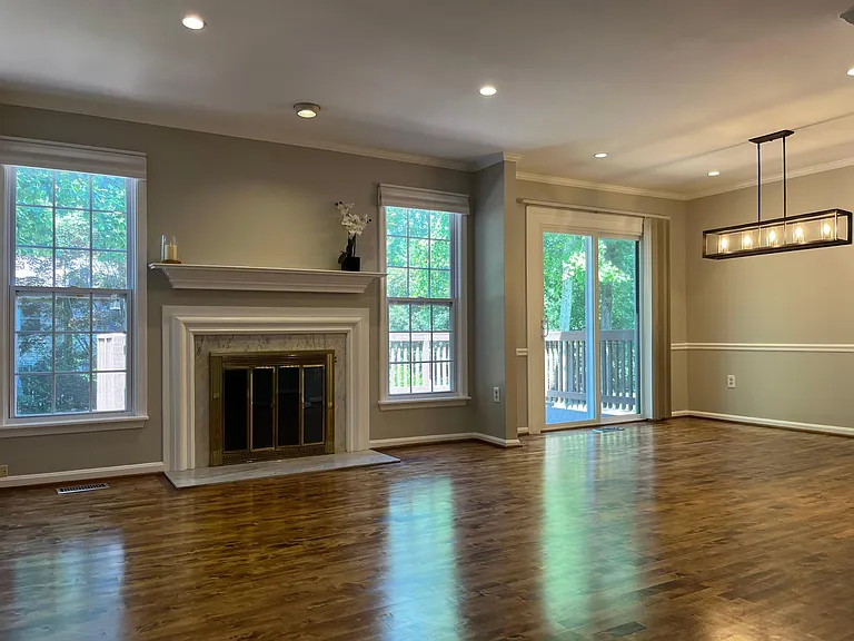 Living room (in the morning)