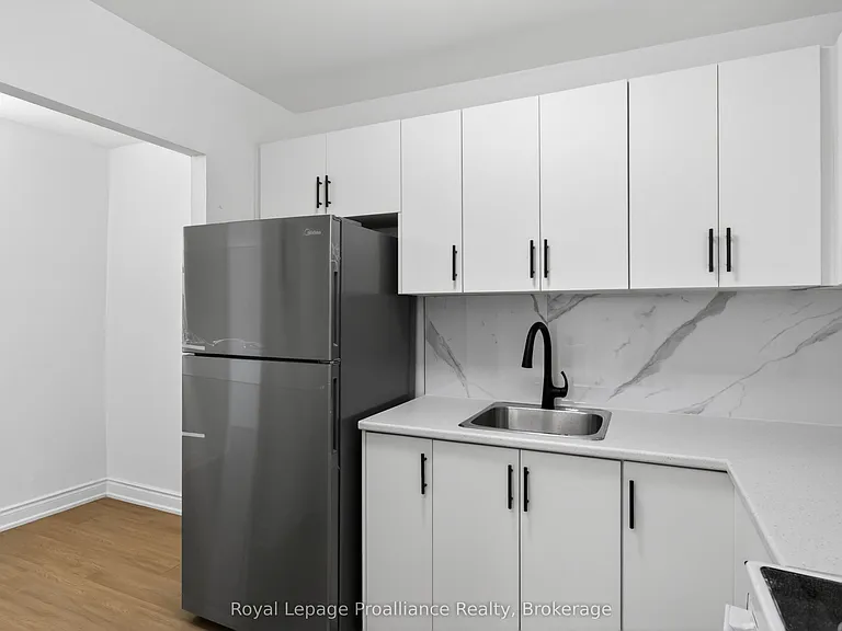 169 Hazlitt St #3 — Photo 5