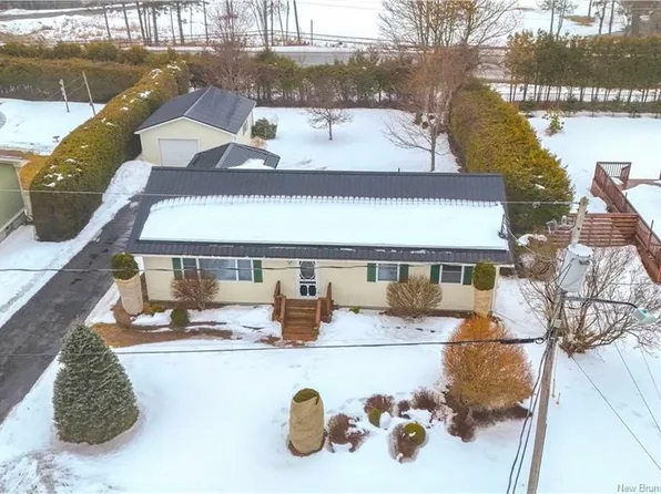 35 Thomas Ave, Saint Andrews, NB E5B 2M7